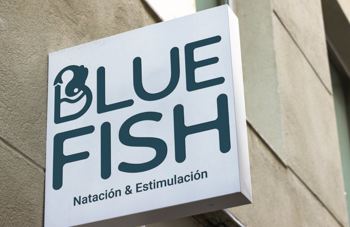 Blue Fish — rótulo del local